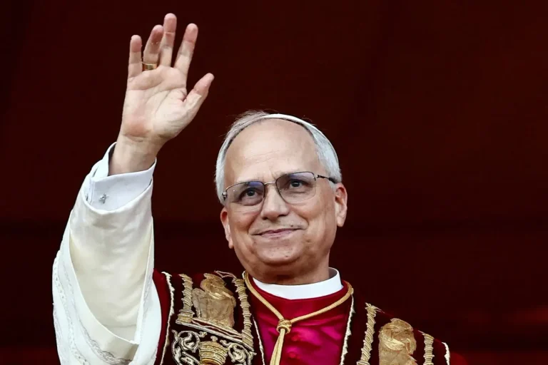 Portrait du pape Léon XIV, symbole d’un pontificat centré sur la justice sociale